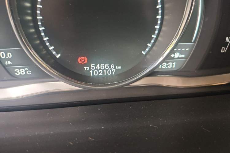 Used Volvo V60 2015 T5 Zhiyi Edition Odometer Close Up