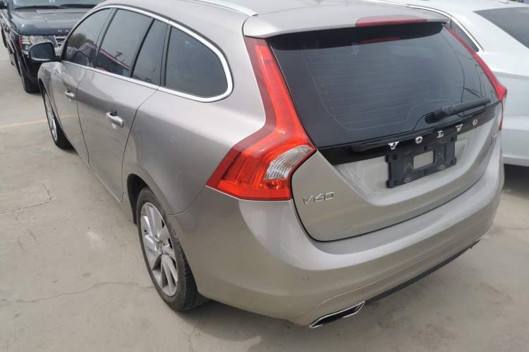 Used Volvo V60 2015 T5 Zhiyi Edition Rear Left 45 Deg
