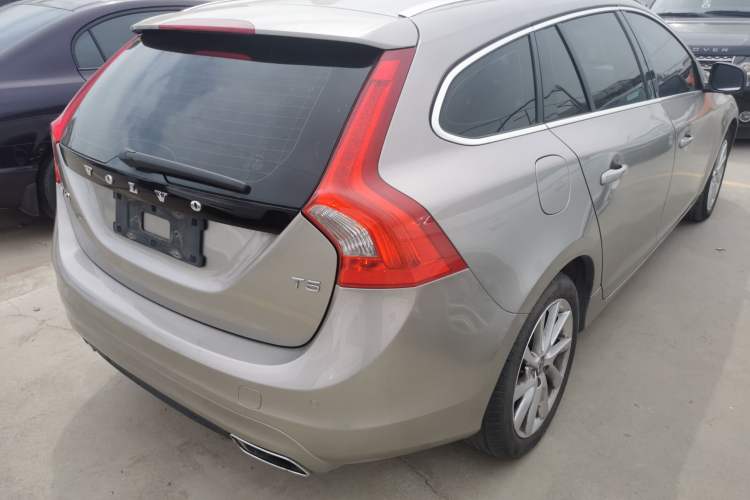 Used Volvo V60 2015 T5 Zhiyi Edition Rear Right 45 Deg