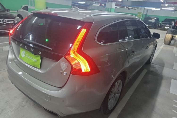 Used Volvo V60 2015 T5 Zhiyi Edition Rear Right 45 Deg