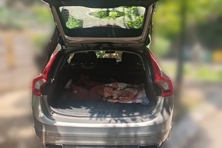 Used Volvo V60 2015 T5 Zhiyi Edition Trunk
