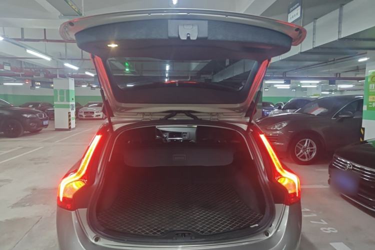 Used Volvo V60 2015 T5 Zhiyi Edition Trunk