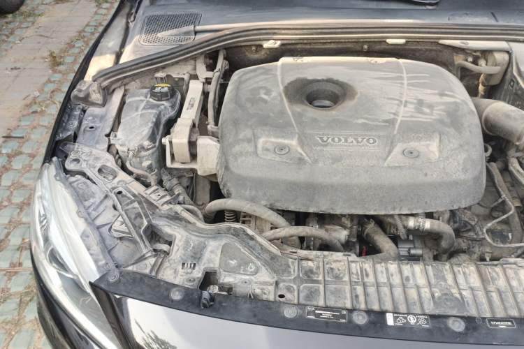 Used Volvo V60 2016 T5 Zhiya Personalized Sport Edition Engine Bay Right