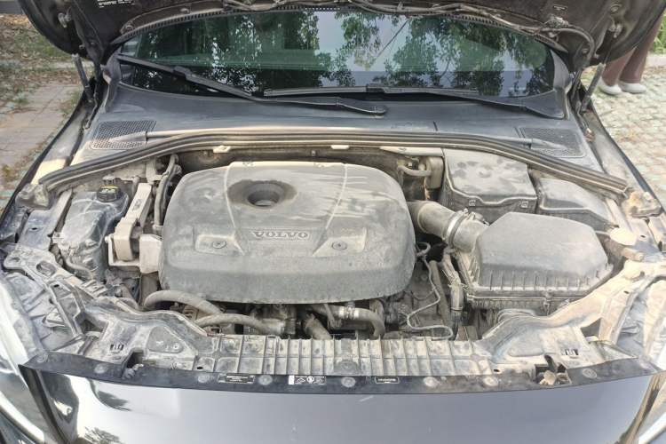 Used Volvo V60 2016 T5 Zhiya Personalized Sport Edition Engine Bay