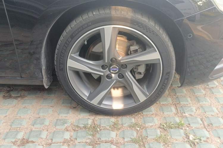 Used Volvo V60 2016 T5 Zhiya Personalized Sport Edition Right Front Wheel Hub