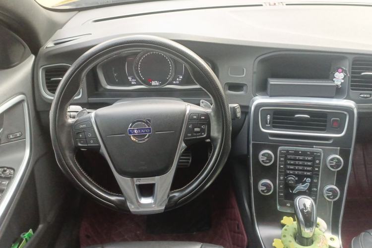 Used Volvo V60 2016 T5 Zhiya Personalized Sport Edition Steering Wheel