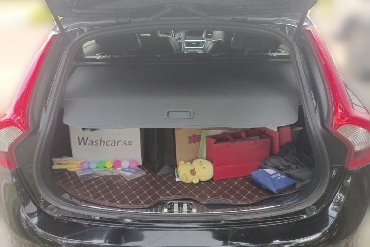 Used Volvo V60 2016 T5 Zhiya Personalized Sport Edition Trunk