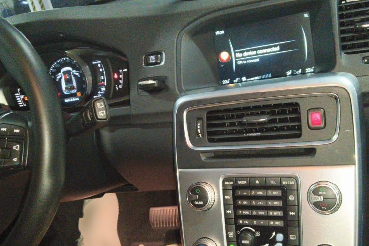 Used Volvo V60 2016 T5 Prestige Edition Center Console