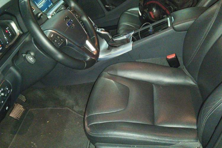 Used Volvo V60 2016 T5 Prestige Edition Driver Seat