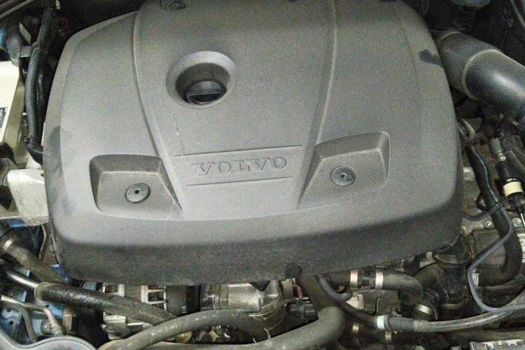 Used Volvo V60 2016 T5 Prestige Edition Engine Bay