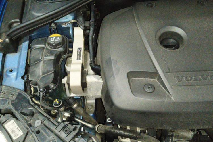 Used Volvo V60 2016 T5 Prestige Edition Engine Bay Right