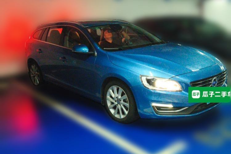 Used Volvo V60 2016 T5 Prestige Edition Front Right 45 Deg