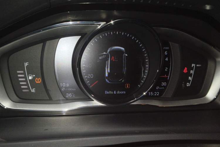 Used Volvo V60 2016 T5 Prestige Edition Instrument Cluster