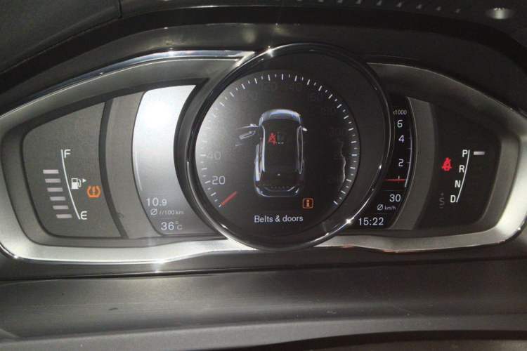 Used Volvo V60 2016 T5 Prestige Edition Odometer Close Up