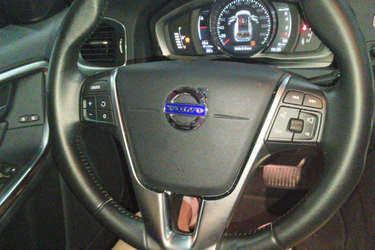 Used Volvo V60 2016 T5 Prestige Edition Steering Wheel