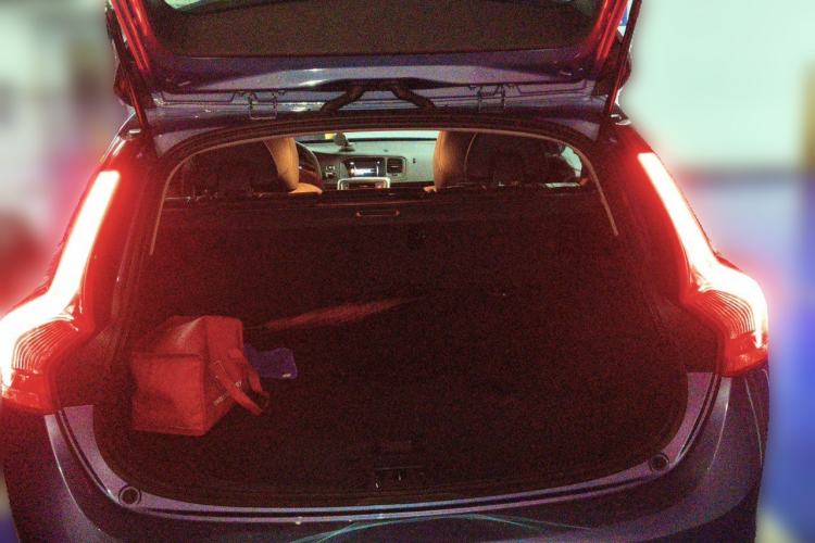 Used Volvo V60 2016 T5 Prestige Edition Trunk