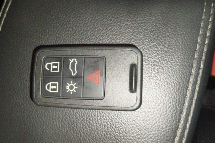 Used Volvo V60 2016 T5 Prestige Edition Vehicle Key