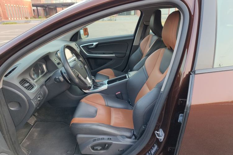 Used Volvo V60 2016 Cross Country T6 AWD Driver Seat