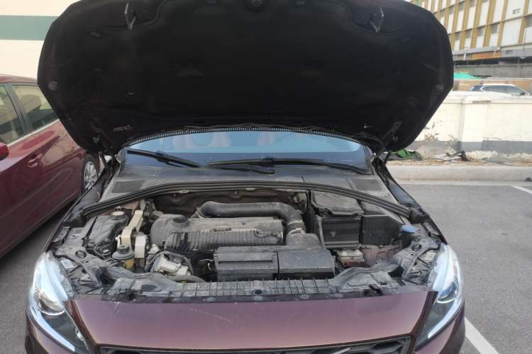 Used Volvo V60 2016 Cross Country T6 AWD Engine Bay