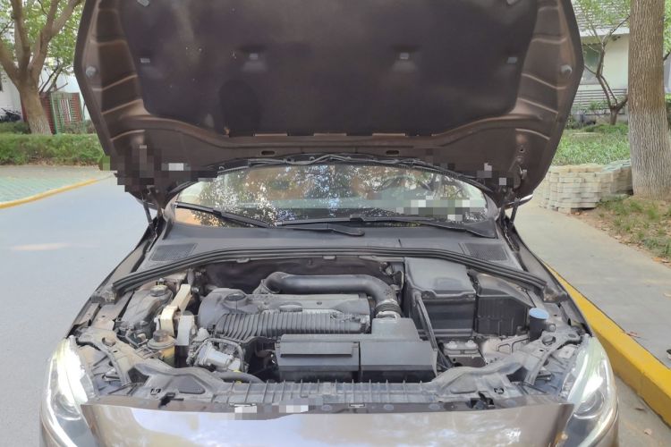Used Volvo V60 2016 Cross Country T6 AWD Engine Bay
