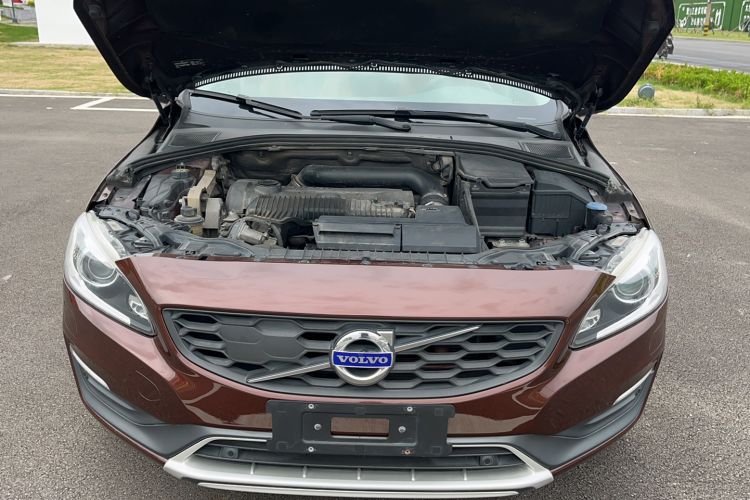 Used Volvo V60 2016 Cross Country T6 AWD Engine Bay