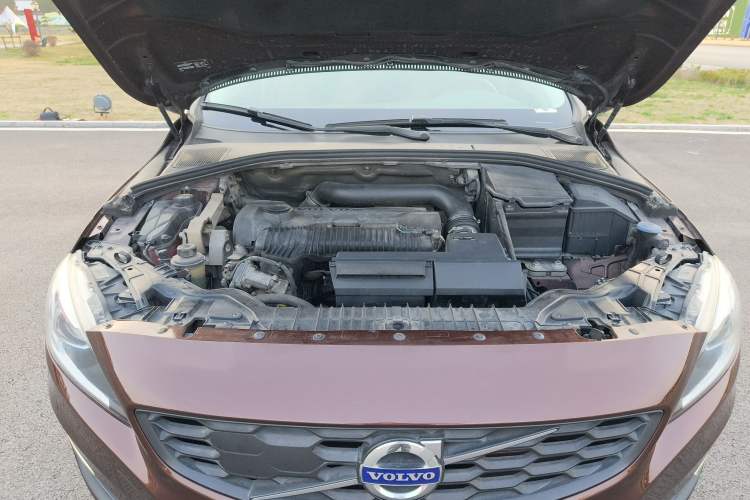 Used Volvo V60 2016 Cross Country T6 AWD Engine Bay