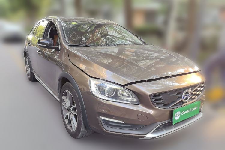 Used Volvo V60 2016 Cross Country T6 AWD Exterior 2
