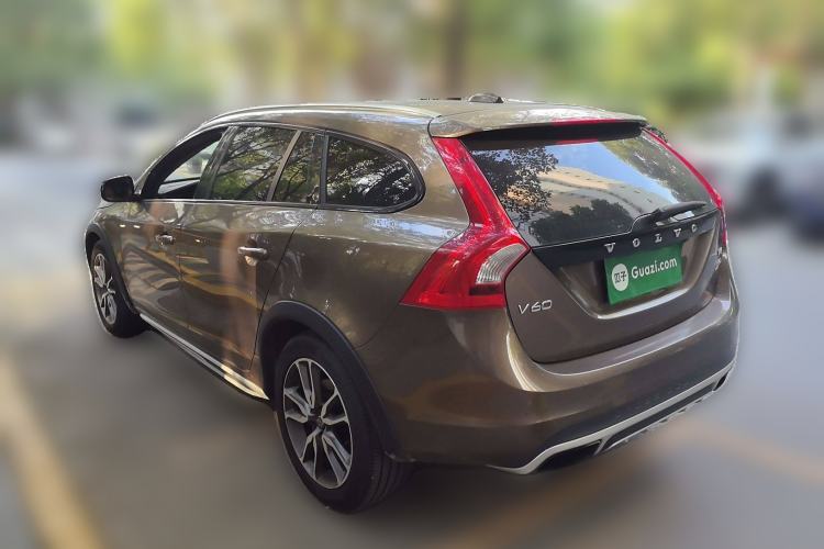 Used Volvo V60 2016 Cross Country T6 AWD Exterior 3