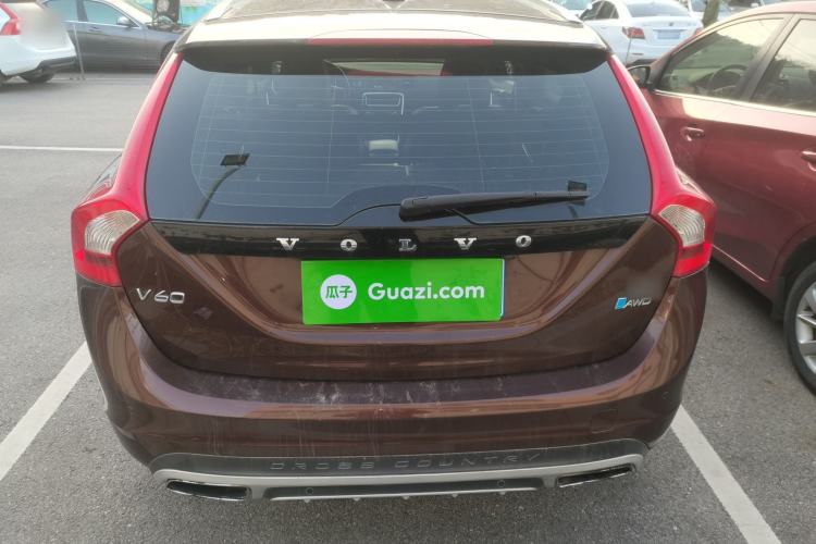 Used Volvo V60 2016 Cross Country T6 AWD Exterior 4