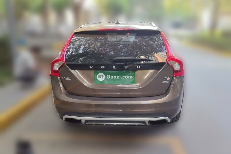 Used Volvo V60 2016 Cross Country T6 AWD Exterior 4