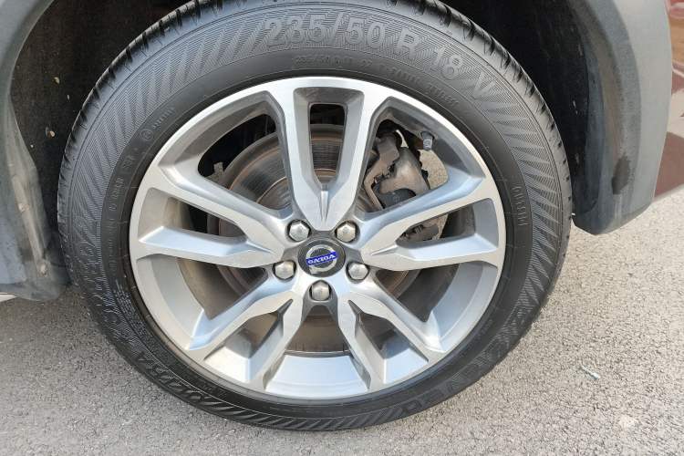 Used Volvo V60 2016 Cross Country T6 AWD Exterior 4