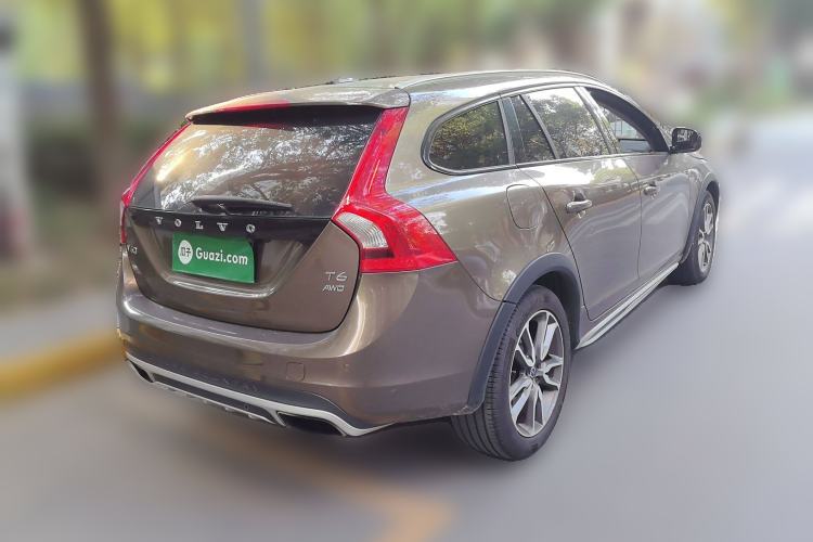 Used Volvo V60 2016 Cross Country T6 AWD Exterior 5