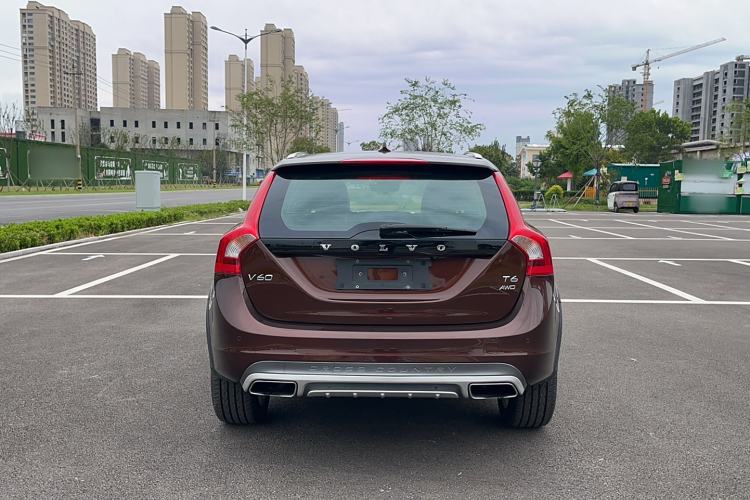 Used Volvo V60 2016 Cross Country T6 AWD Exterior 5