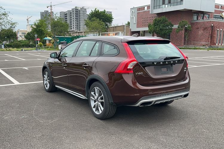 Used Volvo V60 2016 Cross Country T6 AWD Exterior 6