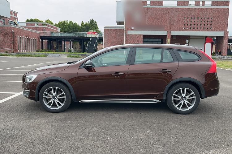 Used Volvo V60 2016 Cross Country T6 AWD Exterior 7
