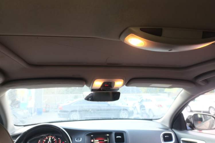 Used Volvo V60 2016 Cross Country T6 AWD Headliner