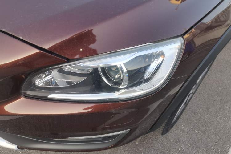 Used Volvo V60 2016 Cross Country T6 AWD Left Front Headlight