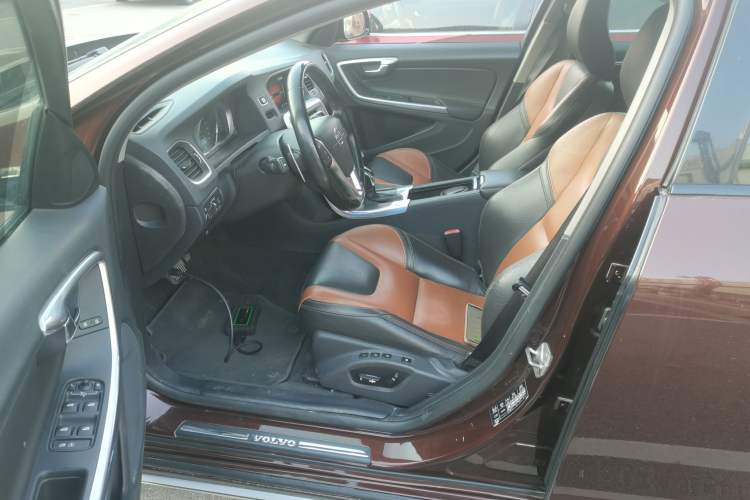 Used Volvo V60 2016 Cross Country T6 AWD Left Front Seat