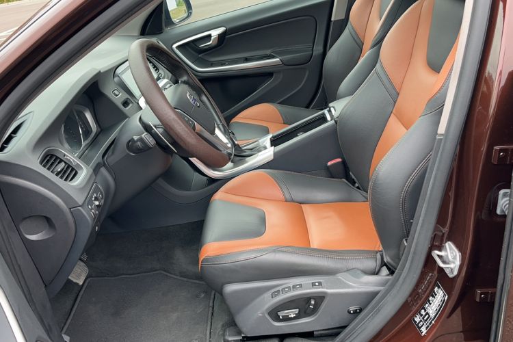 Used Volvo V60 2016 Cross Country T6 AWD Left Front Seat