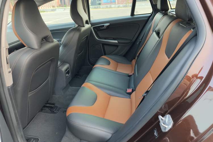 Used Volvo V60 2016 Cross Country T6 AWD Left Rear Seat