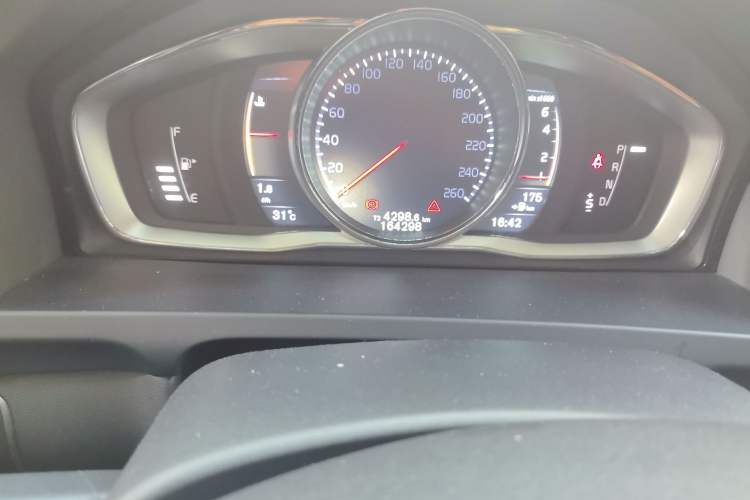 Used Volvo V60 2016 Cross Country T6 AWD Odometer Close Up