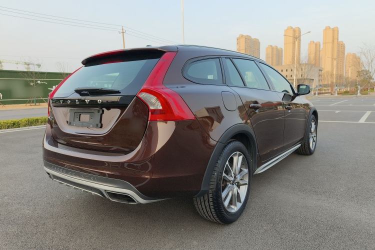 Used Volvo V60 2016 Cross Country T6 AWD Rear Right 45 Deg