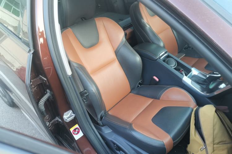 Used Volvo V60 2016 Cross Country T6 AWD Right Front Seat