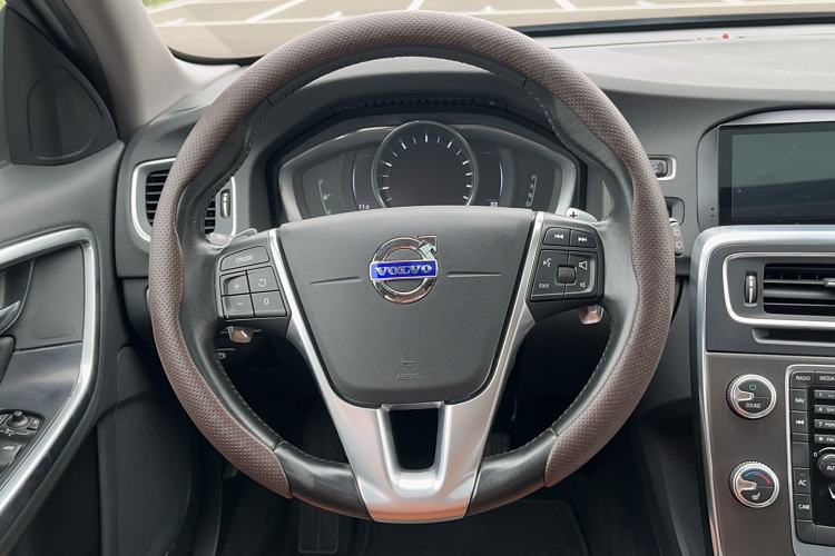 Used Volvo V60 2016 Cross Country T6 AWD Steering Wheel