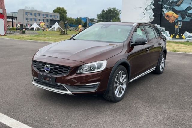 Used Volvo V60 2016 Cross Country T6 AWD