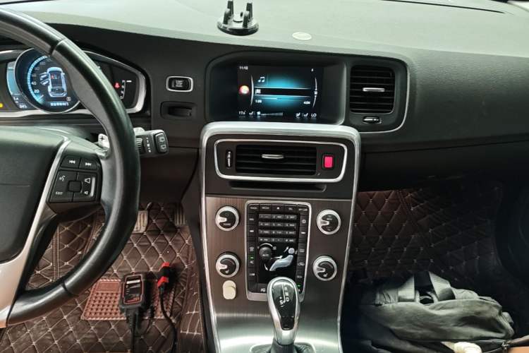 Used Volvo V60 2016 T5 Zhiya Edition Audio And AC Panel