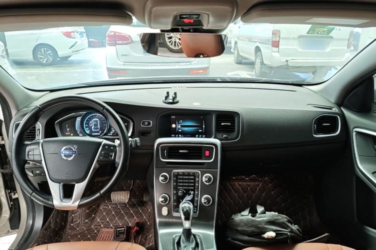 Used Volvo V60 2016 T5 Zhiya Edition Center Console