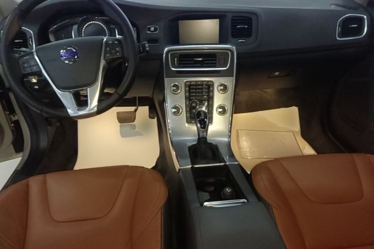 Used Volvo V60 2016 T5 Zhiya Edition Center Console