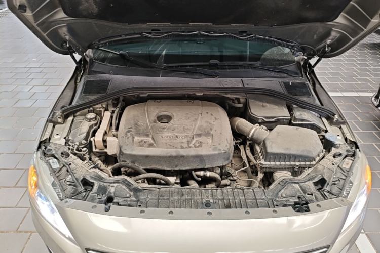 Used Volvo V60 2016 T5 Zhiya Edition Engine Bay
