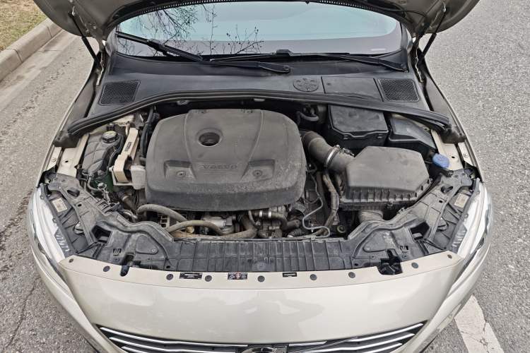 Used Volvo V60 2016 T5 Zhiyi Edition Engine Bay